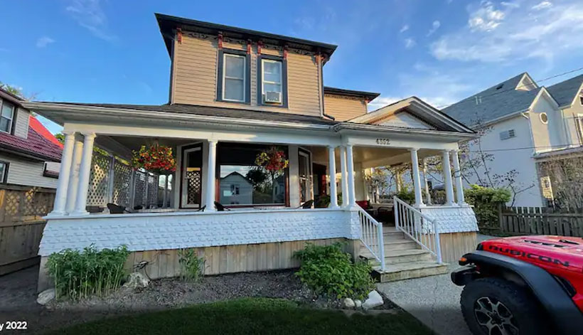 Cozy Kitchener Cottage - 3 Bedroom Downtown Cottage